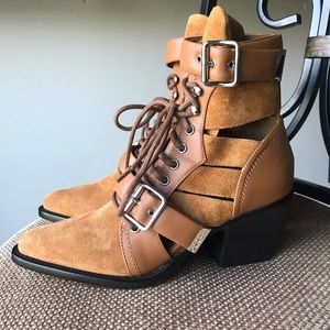 NWT Chloe Rylee boots